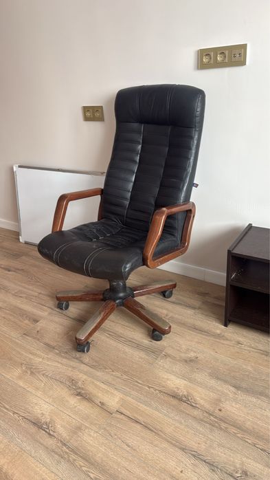 Стул кресло тумбочка в хорошем состоянии