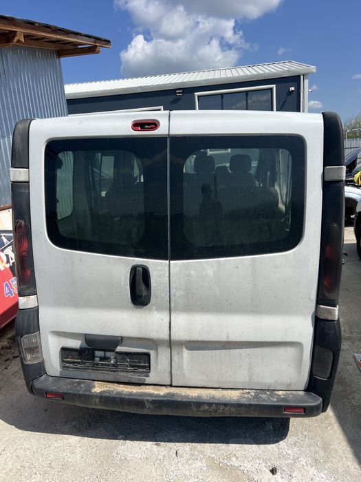 Vand bara fata capota faruri tragar Opel vivaro / Renault Trafic 1.9