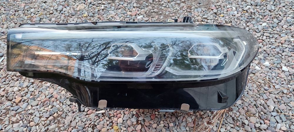 фара левая сторона. BMW X7 2022. корпус и стекло треснул