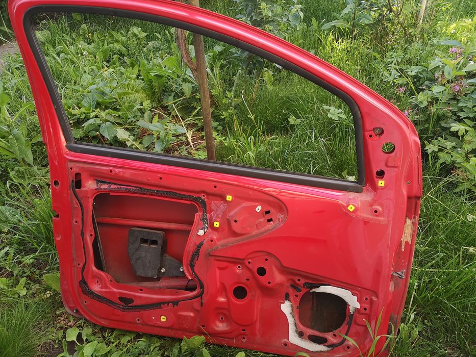 Лява врата за toyota aygo 1.0 2004 до 2014