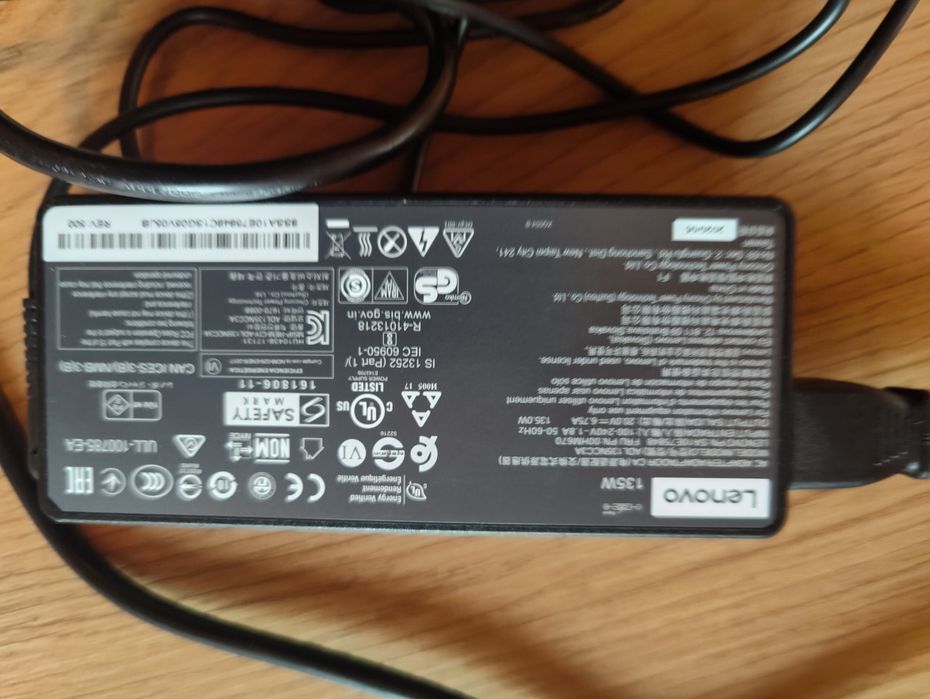 ThinkPad Ultra Docking Station 40AJ + incarcator Lenovo 135W original
150–250 lei