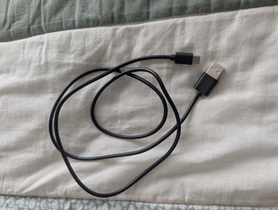 Google Pixel Watch 3 45mm WiFi смарт часовник и стойка за зареждане