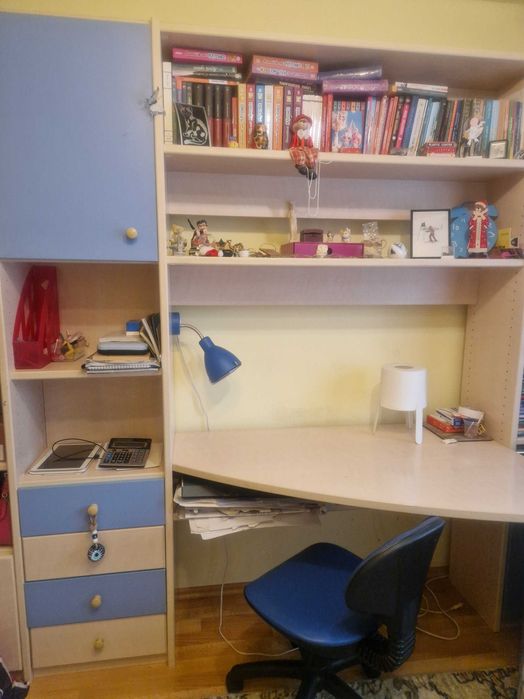 Vand set de mobilier pentru camera copilului