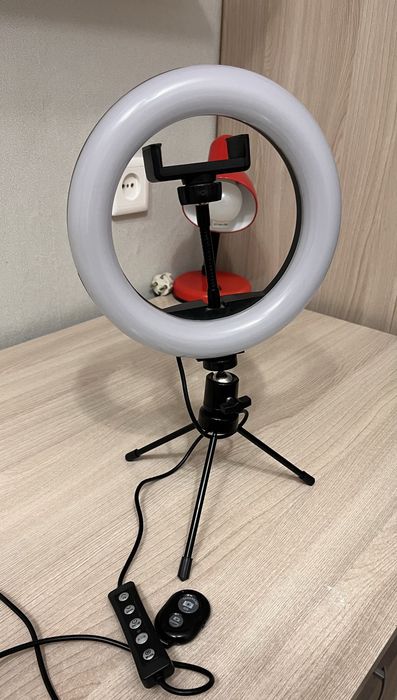 Продам кольцевую Led-лампу на штативе!