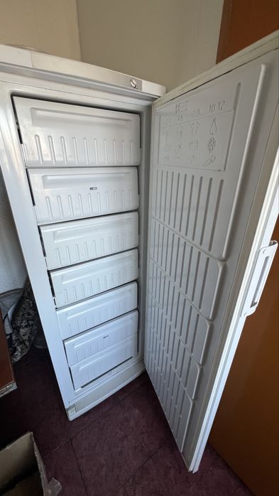 Продам морозильную камеру Индезит
