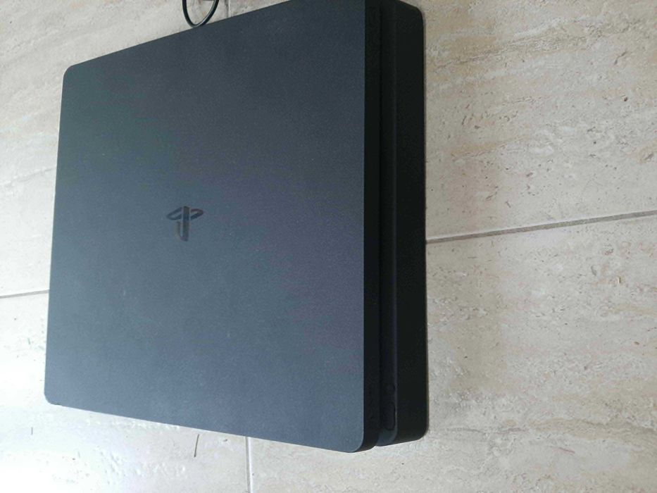 PlayStation 4 с два джойстика