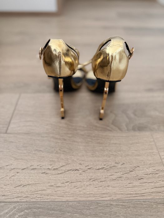 Луксозни златисти сандали на ток YSL Opyum