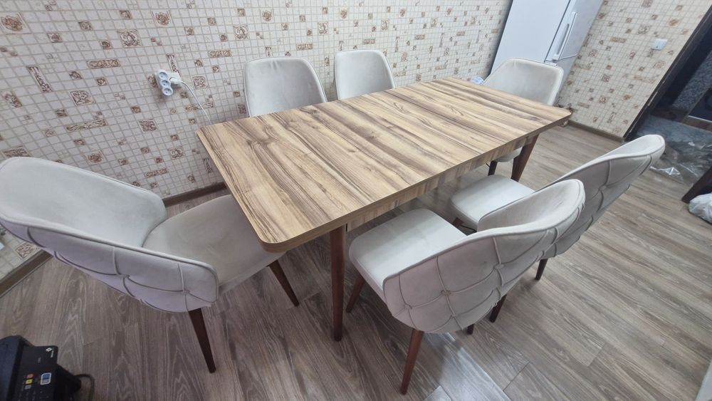 Кухонный стол со стульями