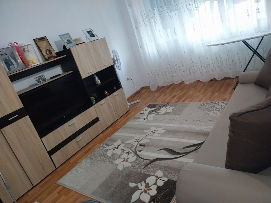 Inchiriez apartament