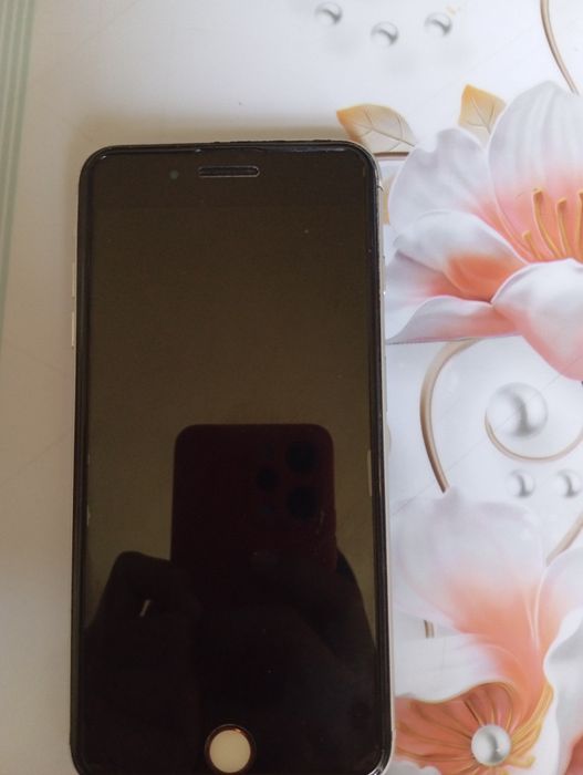 Айфон 8+ 64гегаа