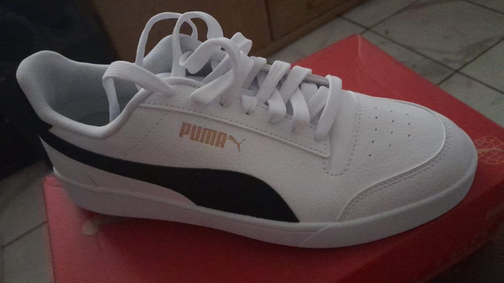 Vand Adidasi Puma noi