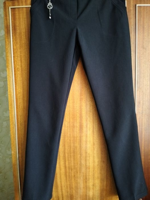 Продам школьную форму ( брюки и юбка)