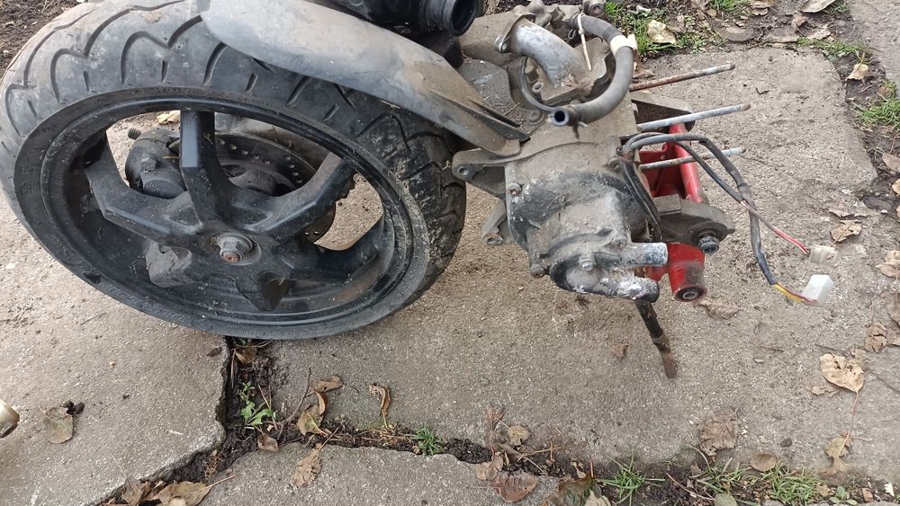 Diferite piese scuter suzuki vezi pozele preț difera