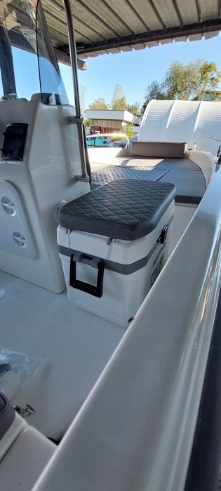 Нова стъклопластова лодка марка Karel 450cc