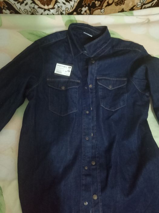 Продается джинсовая рубашка новая.