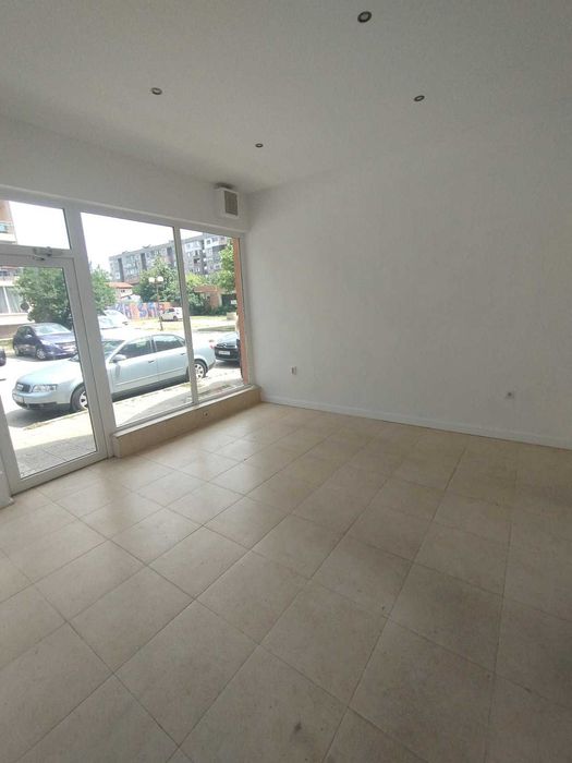 Продава Офис гр.Перник кв.Мошино нов отличен 40500 евро - снимка 2