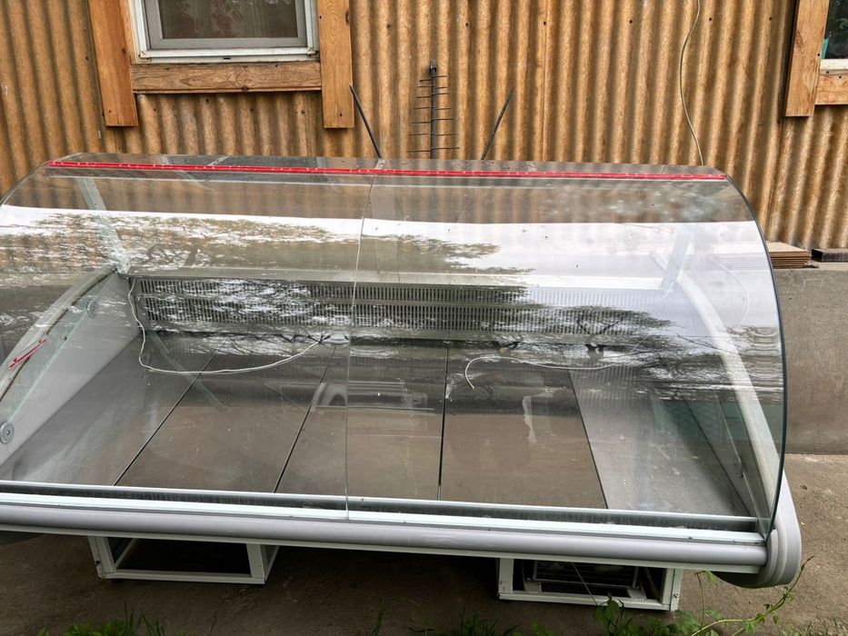 Витриный холодильник и морозильник