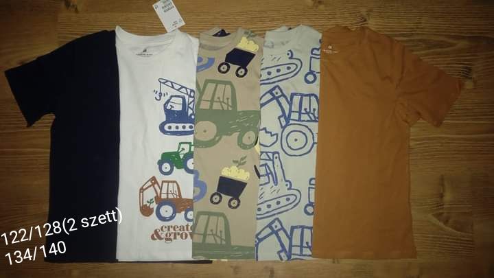 Vând tricouri băiat