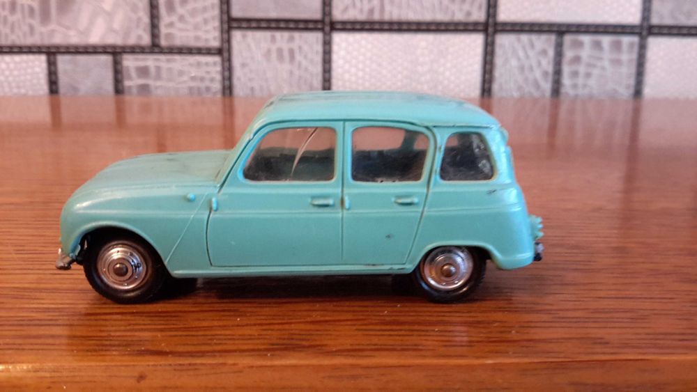 Пластмасова количка