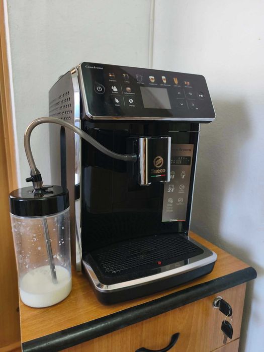 Espressor automat Saeco GranAroma SM6580/10 putin folosit