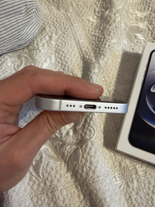 iPhone 16e white 128GB