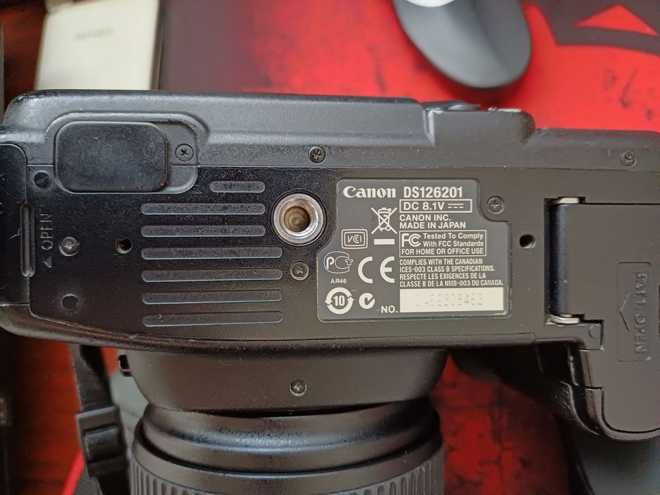 Canon 5D mark2 с двумя объективами.