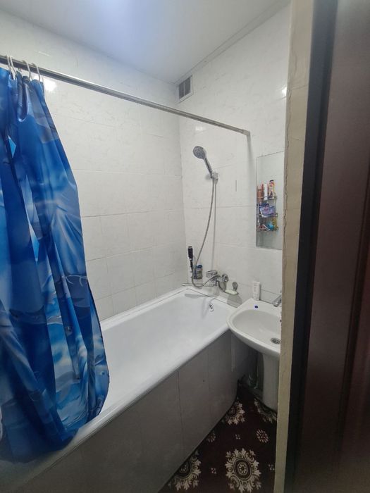 Navoiy shaxar Zulfiya 7 da kvartira sotiladi