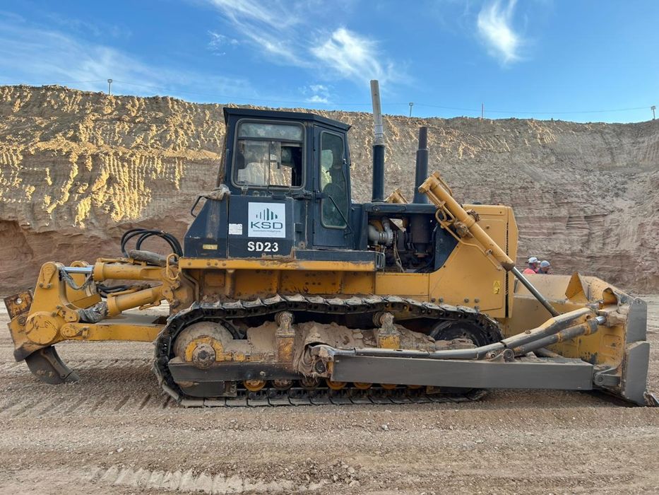 Продам бульдозер Shantui SD23