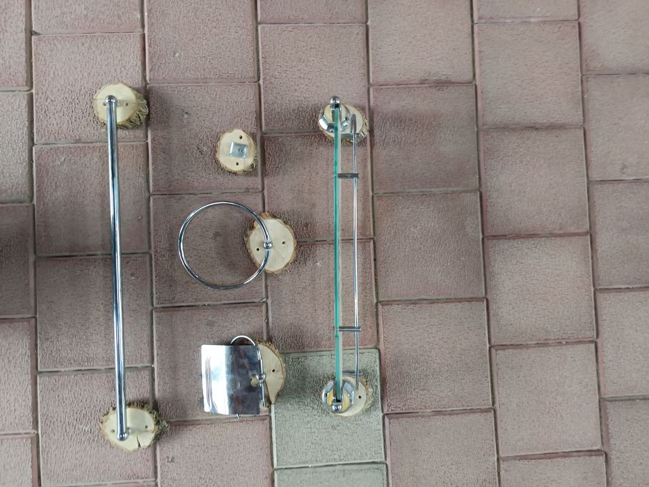 Accesorii baie negre și arginti