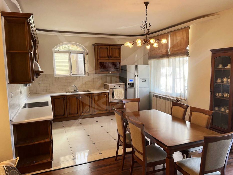 Продава се Етаж от къща в Свети Влас - 200 кв.м за 3100 €/кв.м - Снимка #1