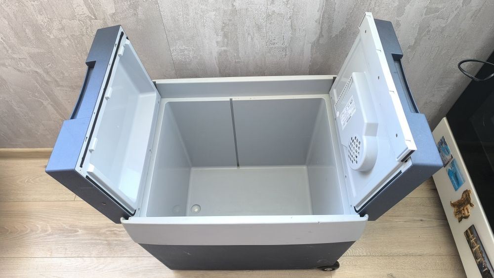 Комбинирана хладилна чанта Mobicool W48 12/220 волта 48 литра .