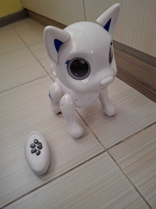 Коте робот с дистанционно