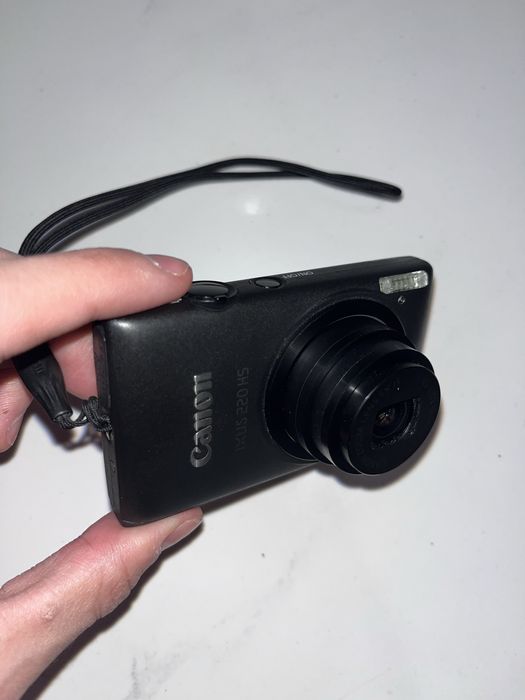 Canon IXUS 220 HS