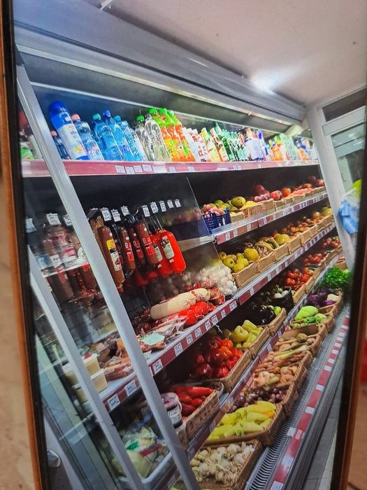 Vând vitrina frigorifica