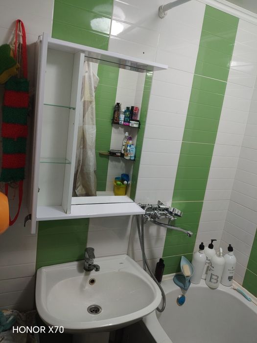 Продам раковину с краном