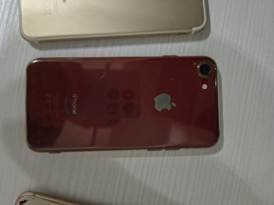 2 iPhone 8 funcționale , 1 iPhone 7 pentru piese ,