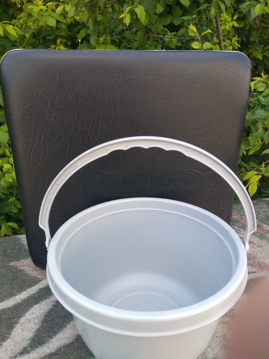 Капак / седалка  и гърне за санитарен стол