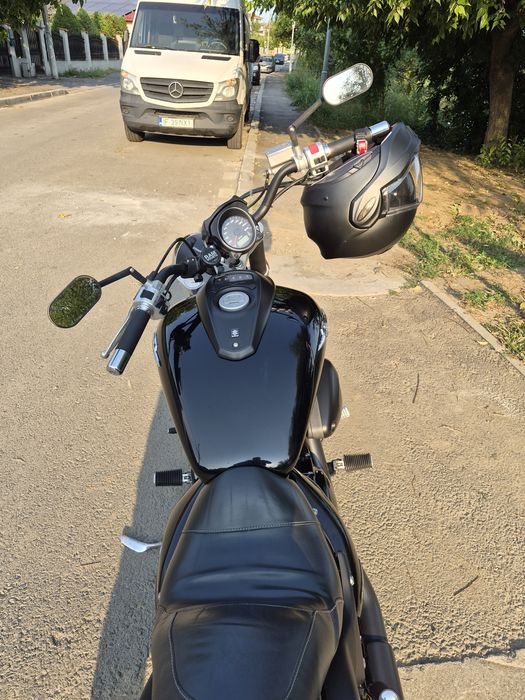 Suzuki intruder 800