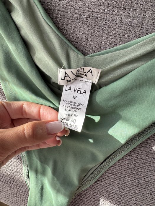 Бански две части  La Vela