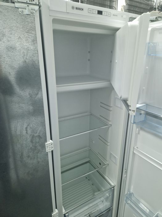 Хладилник за вграждане Bosch A++