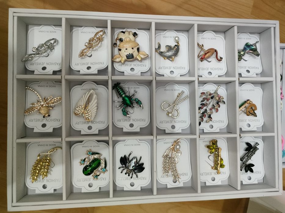 Ручки сувениры брошки подарки