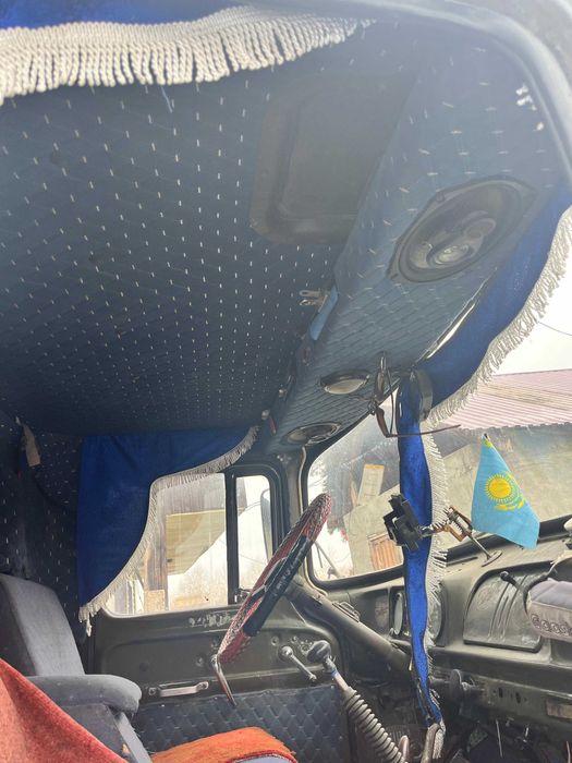 Грузовая машина ЗИЛ