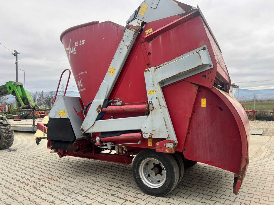 Remorca tehnologica / furajera BVL - 12 m³  ( electric si hidraulic )