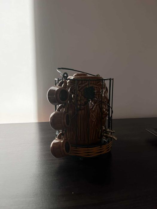 Керамичен декоративен съд с канелка и чашки –винтидж сет за ракия/вино