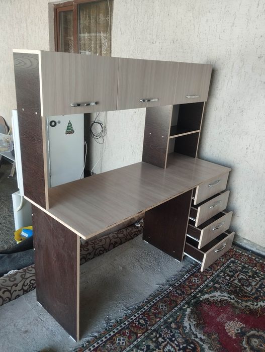 Продам письменный стол