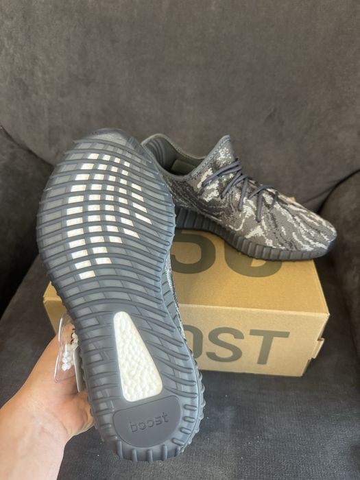 Yezzy 350v2 Dark Salt