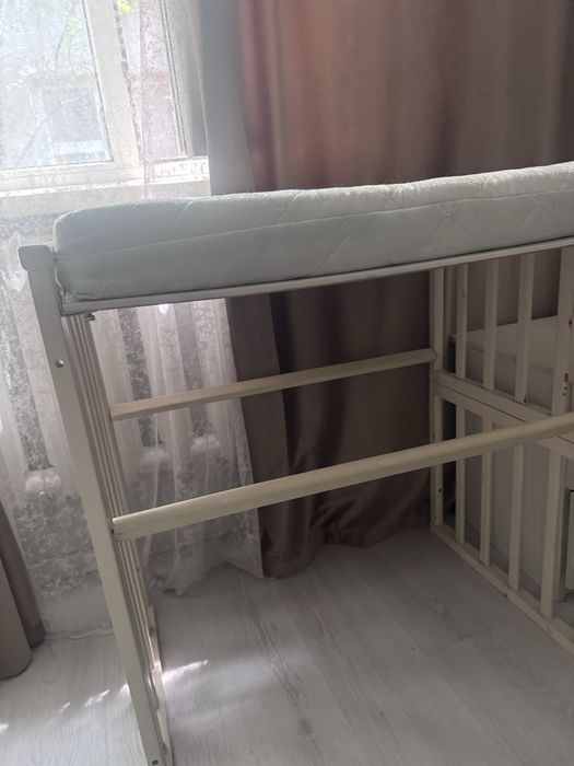 Продаю коляску,игровую,манеж,стол