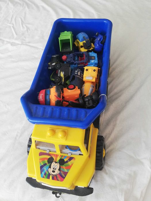 Игрушка самосвал