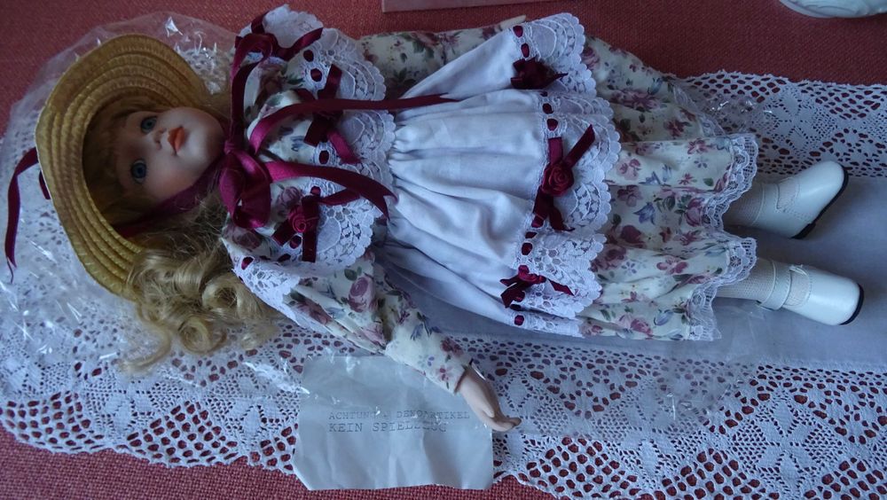 Голяма порцеланова кукла  Внос от Германия.