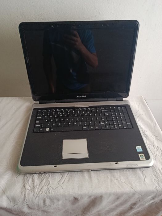 Vând 2 laptopuri + bonus încă unul
